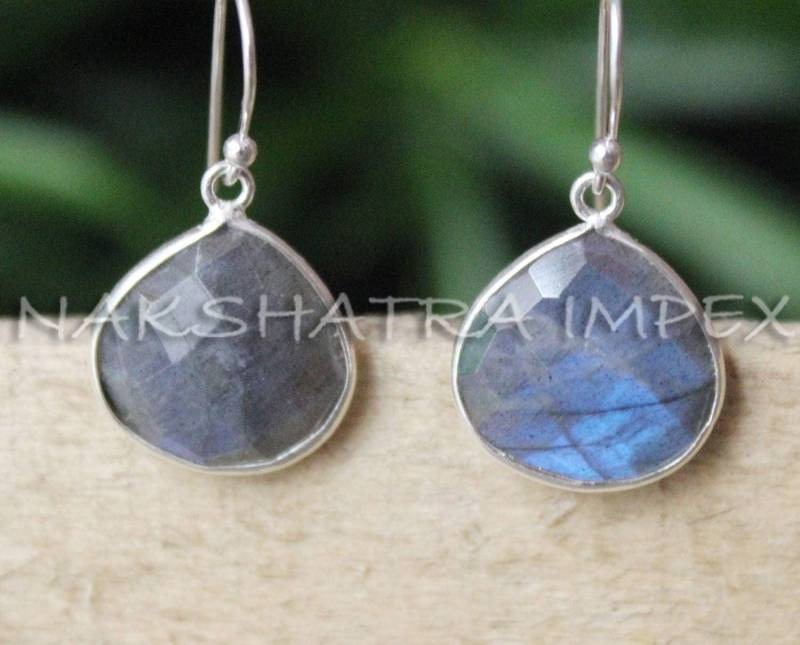 Multi Flash Blue Labradorit Herz Ohrringe, Naturstein Fächerförmige Briolette, 925 Silber Ohrhaken Seltene Funde Blaustein Schmuck von NAKSHATRAIMPEX