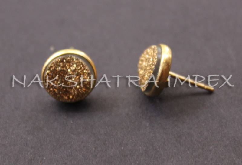 Natürliche Farbe Gold Beschichtet Druzy 10mm Rund 925 Sterling Silber Vergoldet Glattes Ende Stud Ohrring von NAKSHATRAIMPEX