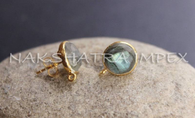 Natürliche Labradorit 10mm Rund Facettiert 925 Sterlingsilber Gold Plattiert Glatte Oberfläche Ohrstecker Mit Schleife von NAKSHATRAIMPEX