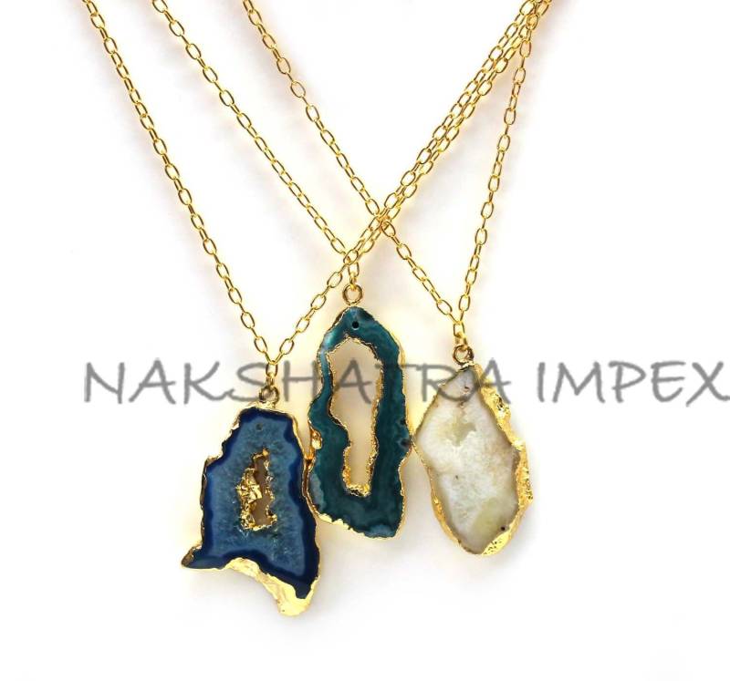 Natürliche Mischung Farbe Achat Druzy Scheibe Freie Form Gold Galvanisierte Edelstein Halskette von NAKSHATRAIMPEX