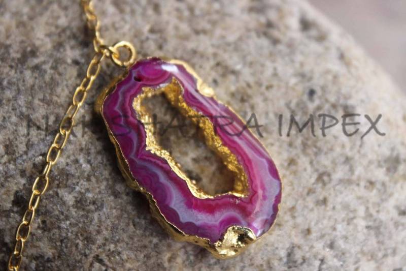 Natürliche Rosa Lace Achat Druzy Slice Freiform-Gold Galvanisierte Edelstein 18 Zoll Halskette von NAKSHATRAIMPEX