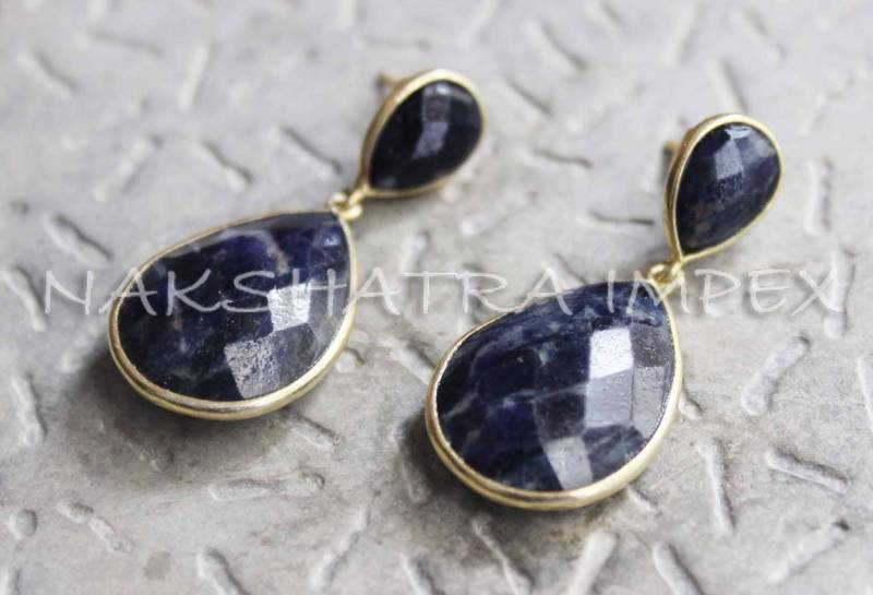Natürliche Sodalith 9x12mm & 18x25mm Birne Briolette 925 Sterlingsilber Gold Plattiert Ohrringe Baumeln von NAKSHATRAIMPEX