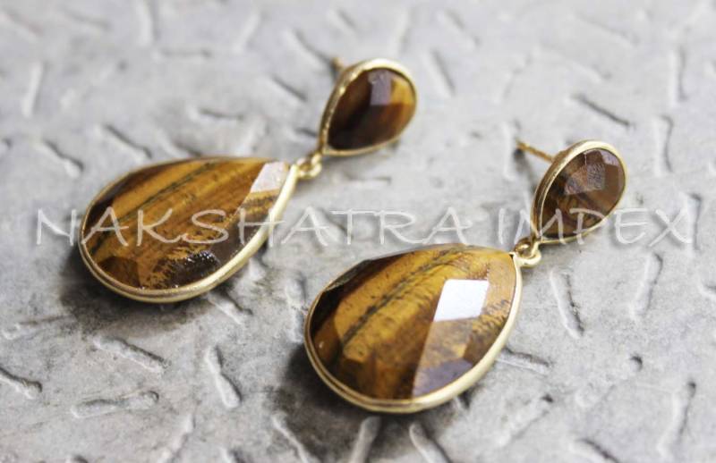 Natürliche Tiger Eye 9x12mm & 18x25mm Birne Briolette 925 Sterlingsilber Gold Plattiert Ohrringe Baumeln von NAKSHATRAIMPEX