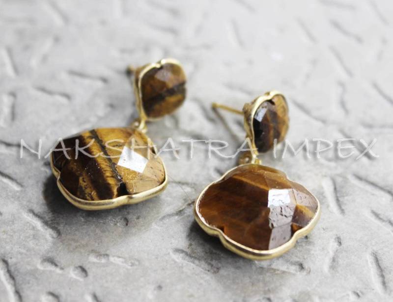 Natürliche Tigerauge 10mm & 18mm Clover Briolette 925 Sterling Silber Ohrringe Gold Plattiert Baumeln von NAKSHATRAIMPEX