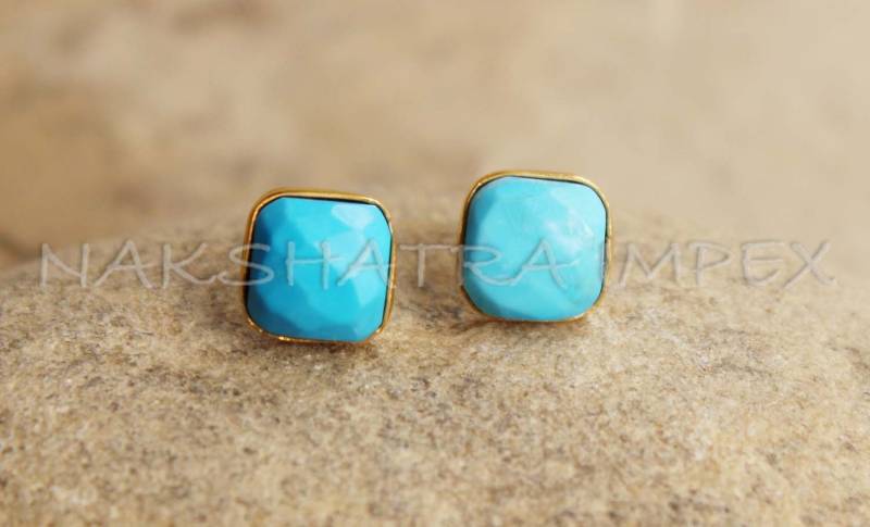 Natürlicher Blauer Ozean Farbe Türkis Quadrat Facettiert 925 Sterling Silber Vergoldet Glatte Finish Ohrstecker, Dezember Geburtsstein von NAKSHATRAIMPEX