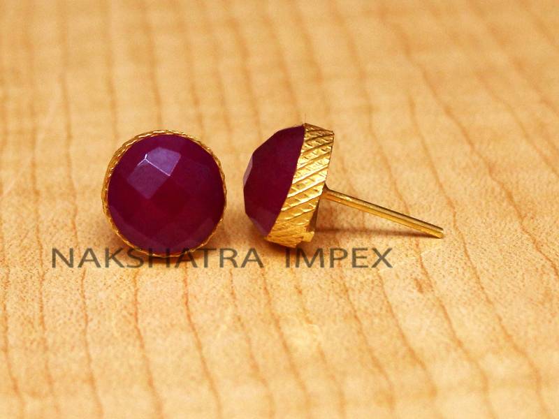 Natürlicher Heißrosa Chalcedon Rund Facettiert 925 Sterling Silber Vergoldet Strukturierte Finish Ohrstecker-Amazing Hot Pink Edelstein Ohrring von NAKSHATRAIMPEX