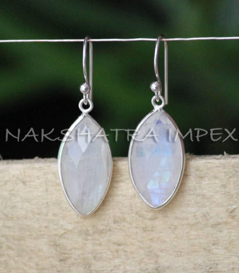 Natürlicher Regenbogen Mondstein 10x20mm Marquise Briolette 925 Sterlingsilber Vergoldet Ohrbügel Ohrringe von NAKSHATRAIMPEX