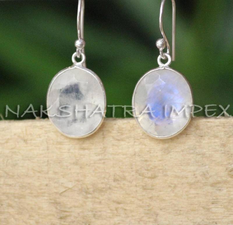 Natürlicher Regenbogen Mondstein 12x14mm Oval Briolette 925 Sterlingsilber Vergoldet Ohrbügel Ohrringe von NAKSHATRAIMPEX