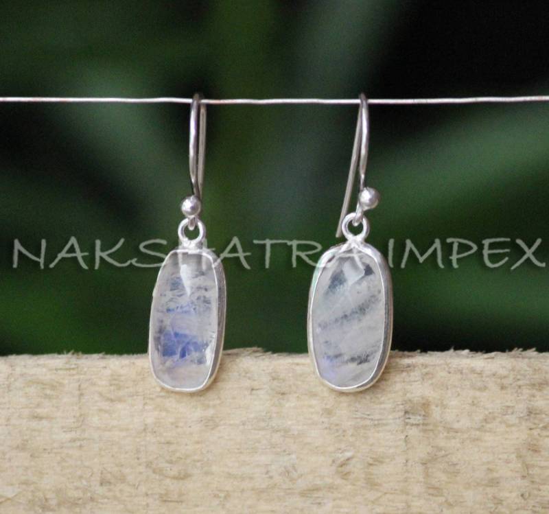 Natürlicher Regenbogen Mondstein 8x14mm Rechteck Briolette 925 Sterlingsilber Vergoldet Ohrbügel Ohrringe von NAKSHATRAIMPEX