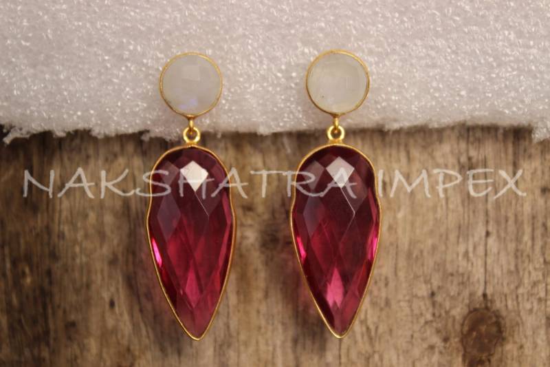 Natürlicher Regenbogen Mondstein Rund & Rot Hydro Quarz Ausgefallene Birne Briolette 925 Sterling Silber Vergoldet Post Ohrringe von NAKSHATRAIMPEX