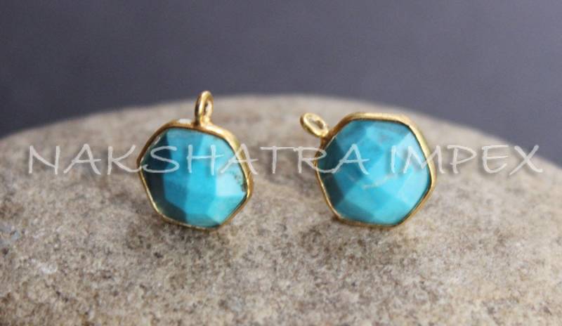 Natürlicher Türkis Hexagon Facettiert 925 Sterling Silber Vergoldet Glatte Finish Ohrstecker Mit Schleife - Blau Kleine Box Schmuckbedarf von NAKSHATRAIMPEX