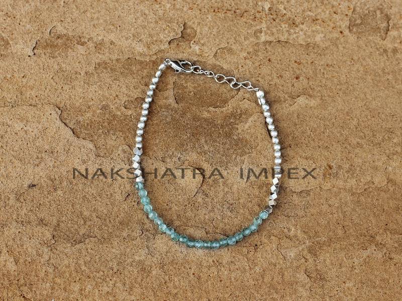 Natürliches Aquamarin Armband, Blauer März Birthstone Edelstein Schmuck, Sterling Silber/18Kt Gold Überzogene Perlen Stapelbare Armbänder von NAKSHATRAIMPEX