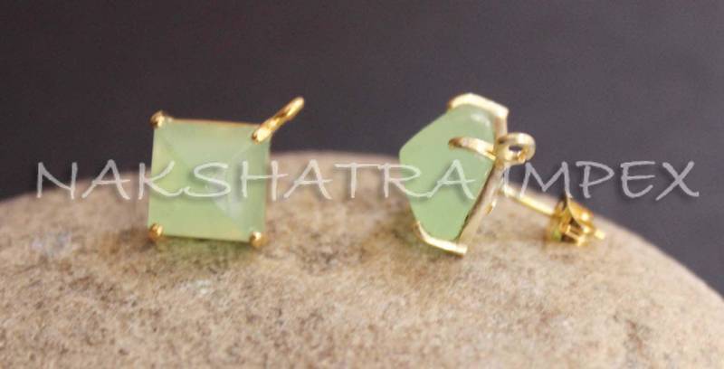 Papagei Grün Quarz 10mm Pyramide Facettiert 925 Sterlingsilber Gold Plattiert Prong Einstellung Ohrstecker Mit Schleifen von NAKSHATRAIMPEX