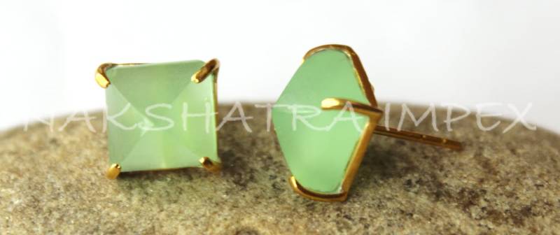 Papagei Grünquarz 10mm Pyramide Facettiert 925Er Sterling Silber Vergoldet Ohrstecker von NAKSHATRAIMPEX