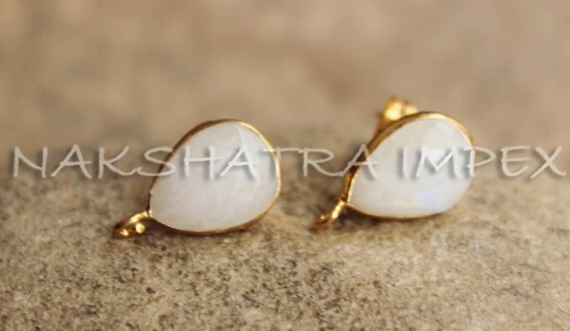 Regenbogen Mondstein 9x12mm Birne Facettiert 925 Sterlingsilber Gold Plattiert Glatte Oberfläche Ohrstecker Mit Schleife von NAKSHATRAIMPEX