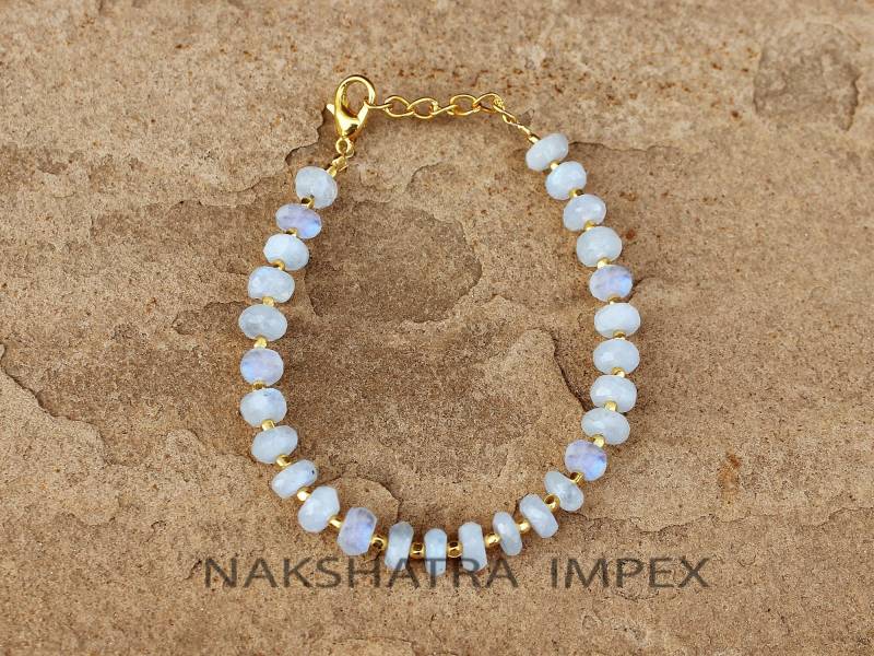 Regenbogen Mondstein Armband Mit Röhrenperlen Natürlicher Weißer Stapelarmbänder Juni Geburtsstein Schmuck Blauer Feuerstein von NAKSHATRAIMPEX