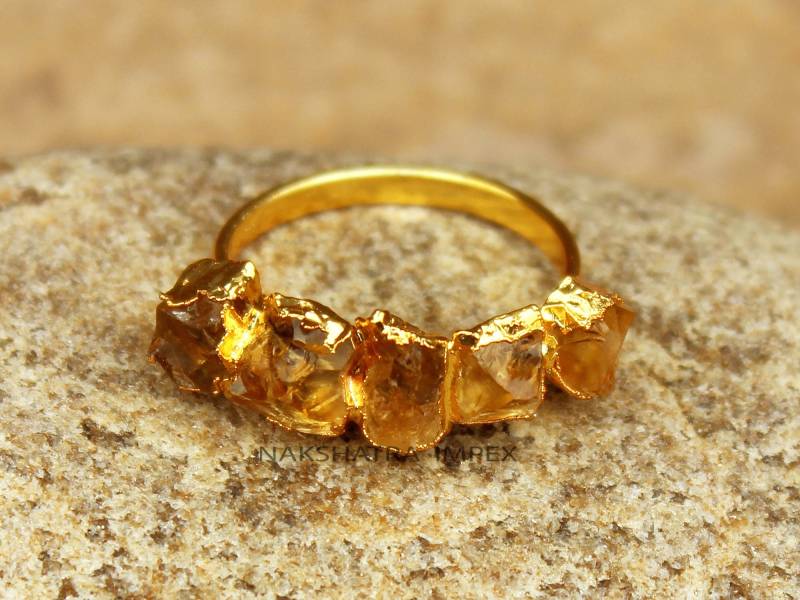 Rohe Citrin Half Eternity Bänder. 14Kt Gold Polierte Ringe. November Geburtsstein Geschenke. Horizontaler Stein Daumen Ring. Handgemachter Schmuck von NAKSHATRAIMPEX