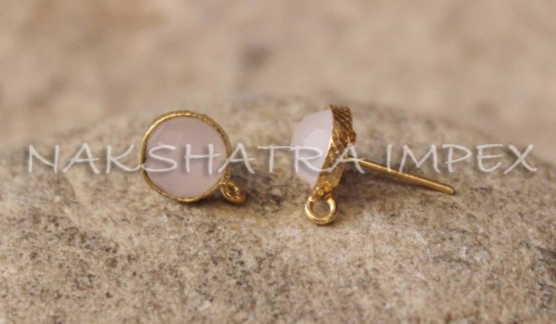 Rose-Hydro Quarz 8mm Rund Facettiert 925 Sterling Silber Vergoldet Texturierte Oberfläche Ohrstecker von NAKSHATRAIMPEX