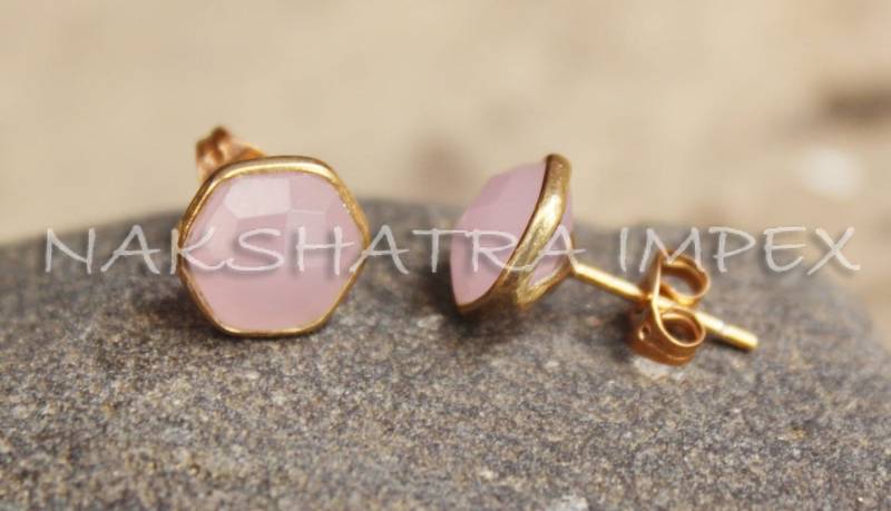 Rosenquarz Hexagon Facettiert 925 Sterling Silber Vergoldet Glatte Oberfläche Ohrstecker-Blassrosa Achat Briolette Post Ohrringe von NAKSHATRAIMPEX