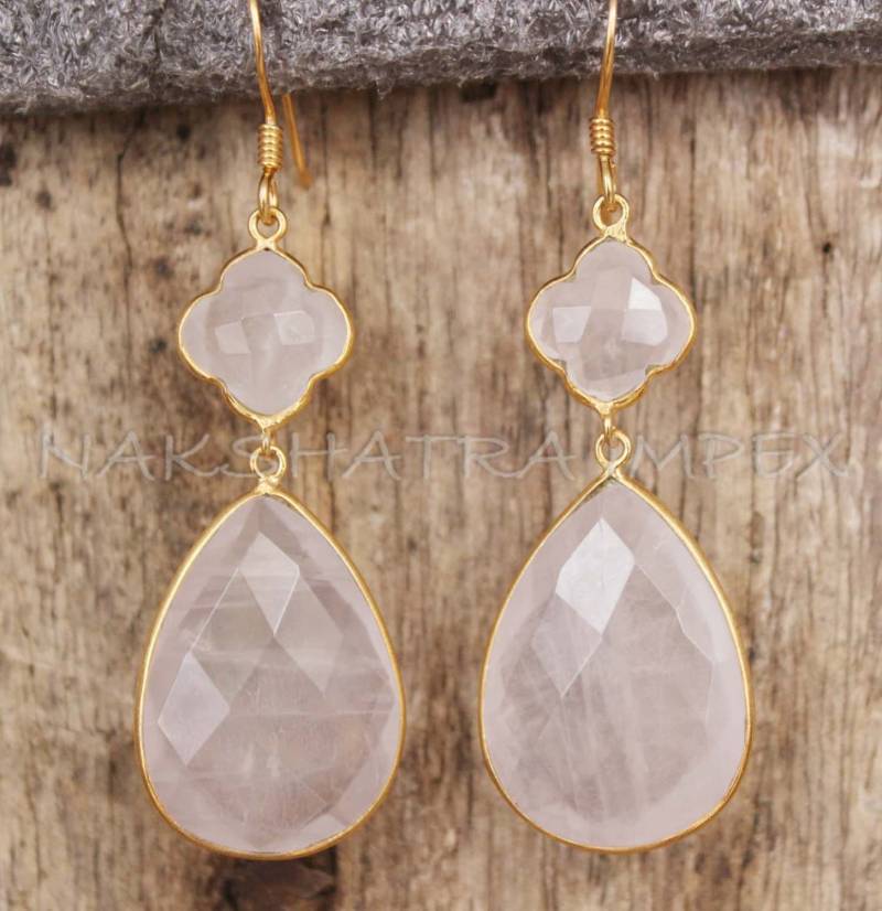 Rosenquarz Klee & Birne Briolette 925 Sterlingsilber Gold Plattiert Ohrbügel-Ohrringe von NAKSHATRAIMPEX