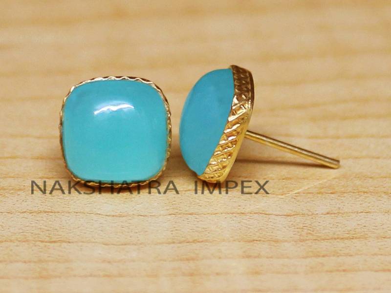 Sea Blue Aqua Hydro Quartz Viereckig Glatt Cabochon 925sterling Silber Vergoldet Glatte Oberfläche Ohrstecker-Unikat Chalcedon Farbe Top von NAKSHATRAIMPEX
