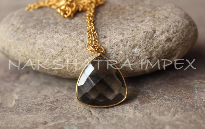 Smokey Quarz 18mm Kissen Dreieck Briolette Lünette Metall-Legierung Kette Halskette Vergoldet von NAKSHATRAIMPEX