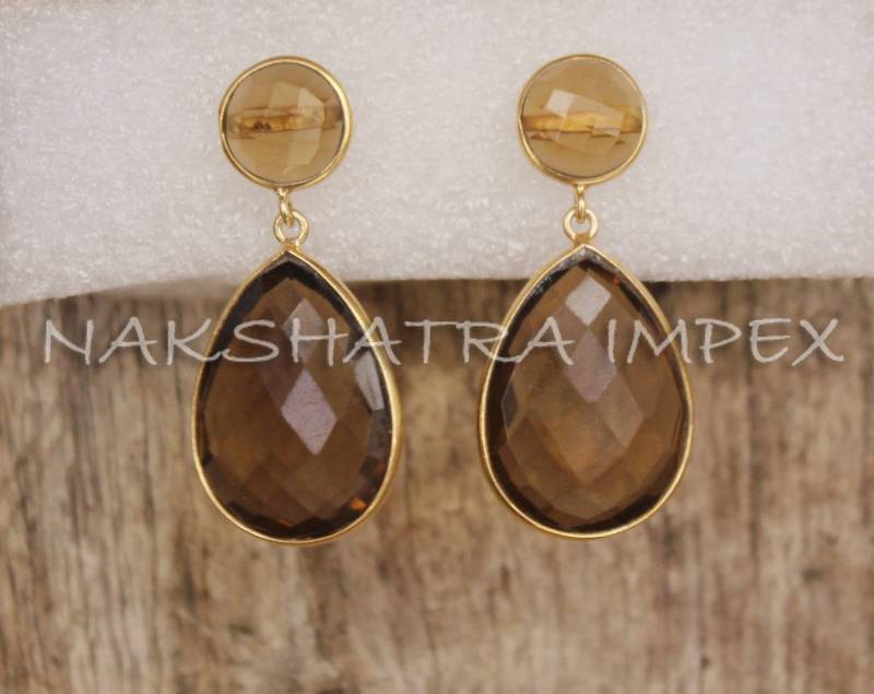 Smokey Quarz Runde & Birne Briolette 925 Sterlingsilber Gold Plattiert Post Ohrringe von NAKSHATRAIMPEX