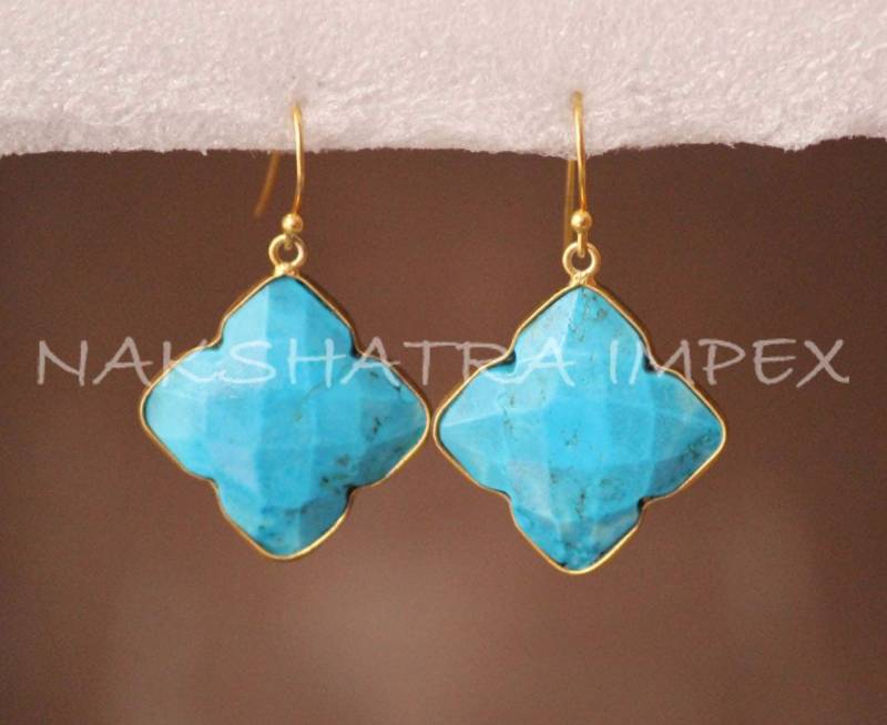 Türkis Kleeblatt Briolette 925 Sterling Silber Vergoldet Ohrhaken - Seltene Funde Dezember Geburtsstein Schütze von NAKSHATRAIMPEX