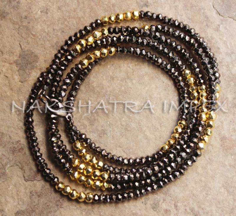 Wunderschöner Natürlicher Pyrit & Goldener 3-4mm Roundel Facettierte Gunmetal Vergoldete Halskette von NAKSHATRAIMPEX