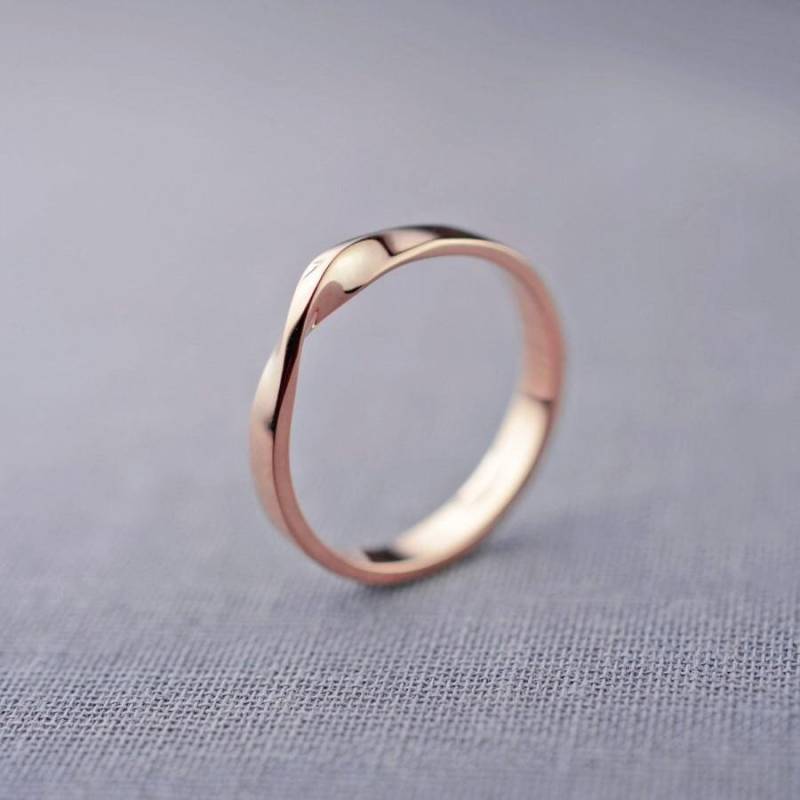 Gold Möbius Ring 2, 6 Mm Breite Unendlich Hochzeit Band, Verdrehte Paar Ring, Unisex Versprechen Eternity Liebe Verlobungsring von NAKianJewelry
