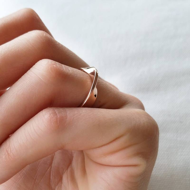 Massiver Goldmöbius Ring 4.5 Mm Breite, Paare Hochzeit Mobius Band, 9K Gold Frauenring, Unisex Verlobungsring, 18K Infinity von NAKianJewelry