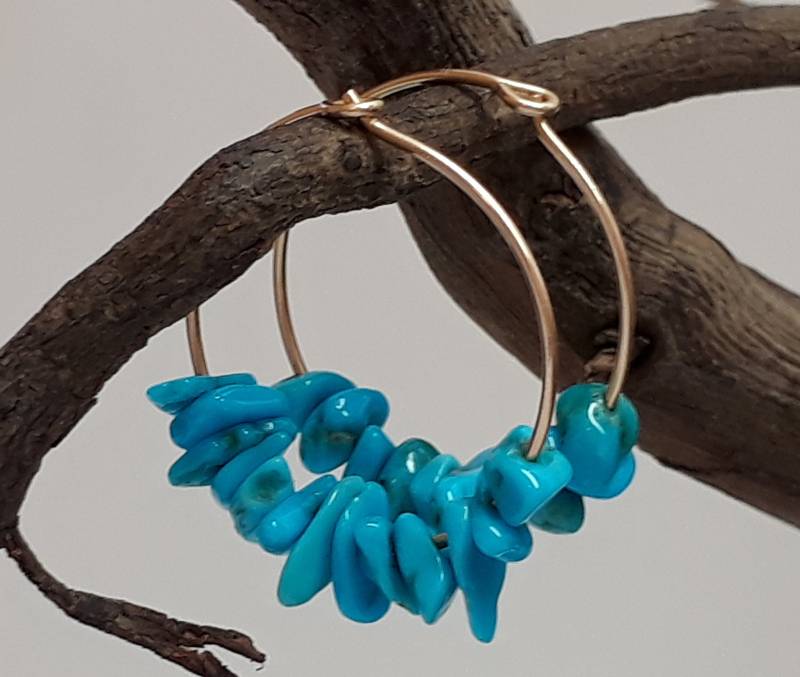 Dornröschen Türkis Creolen 14K Gold Filled, Dezember Geburtsstein Dornröschen Türkis Creolen 14K Gold Filled, Dezember Geburtsstein von NAMATAdesigns