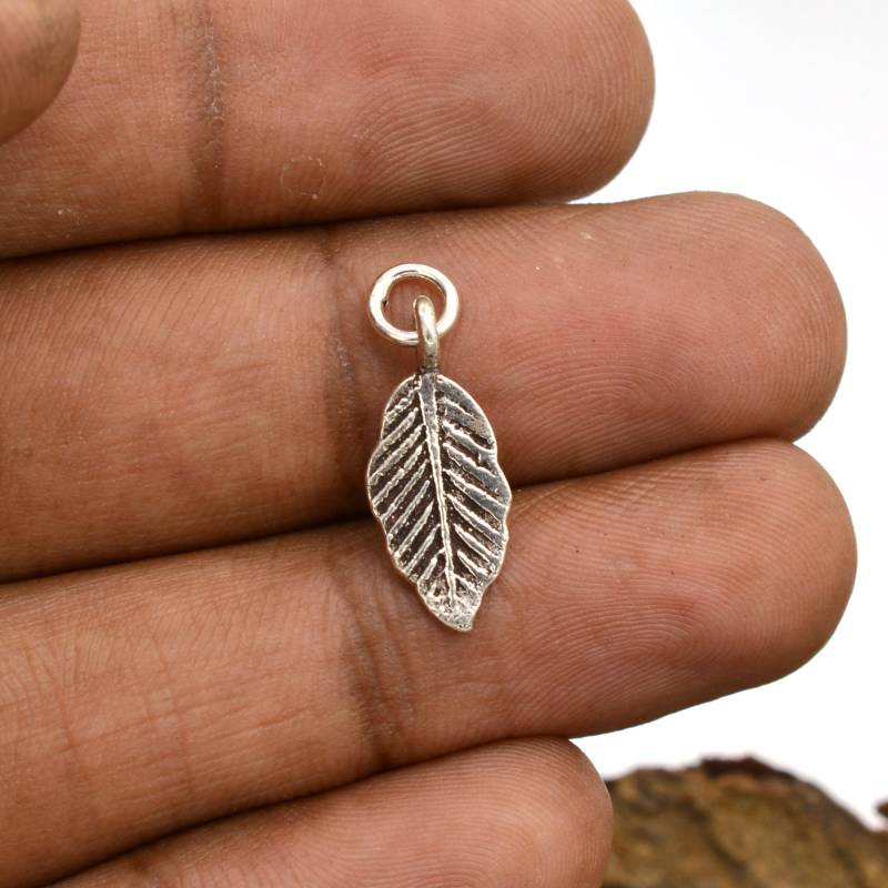 925 Solid Sterling Silver Pendant, Charm Leaf Shape Oxidized Design Pendant von NAMOSILVERCREATION