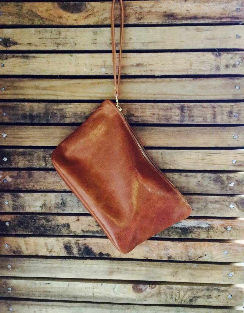 Rosella Hellbraune Lederclutch von NASHANDDUFF