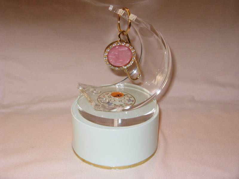 Kristall Schlüsselhalter | Hellrosa Acryleinsatz von NATNICARTISANS