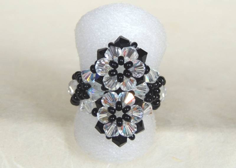 Handgefertigter Ring Mit Echten Kristallen Von Swarovski® von NArtMade