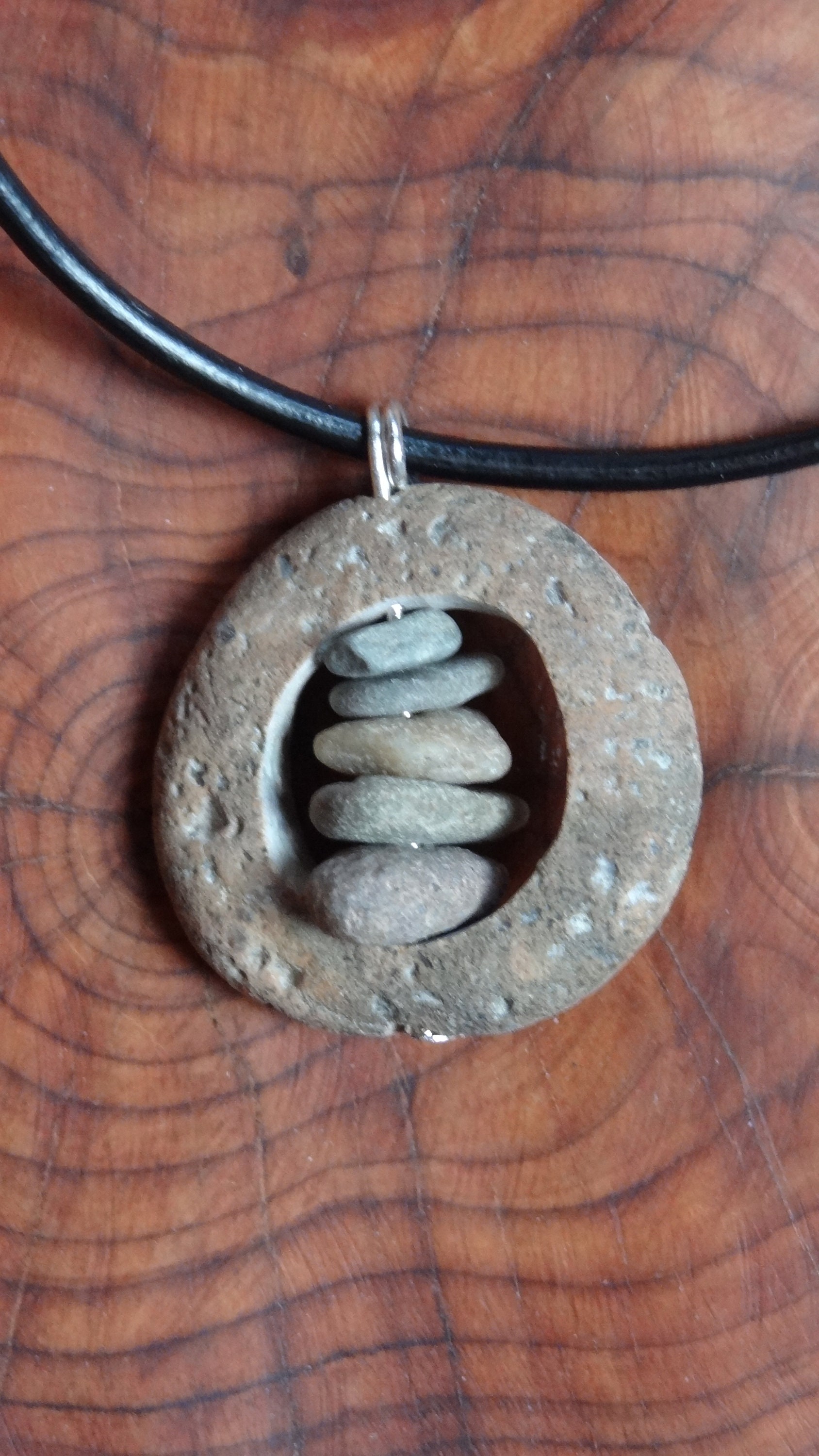 Stein Auf/ in Stein, Naturstein, Naturschmuck, Schmuck Aus Steinen, Stapelsteine, Kettenanhänger, Unikat, Wandern, Steinturm, Naturliebe Stein Auf/ in Stein, Naturstein, Naturschmuck, Schmuck Aus Steinen, Stapelsteine, Kettenanhänger, Unikat, Wandern, Steinturm, Naturliebe von NAsTURid