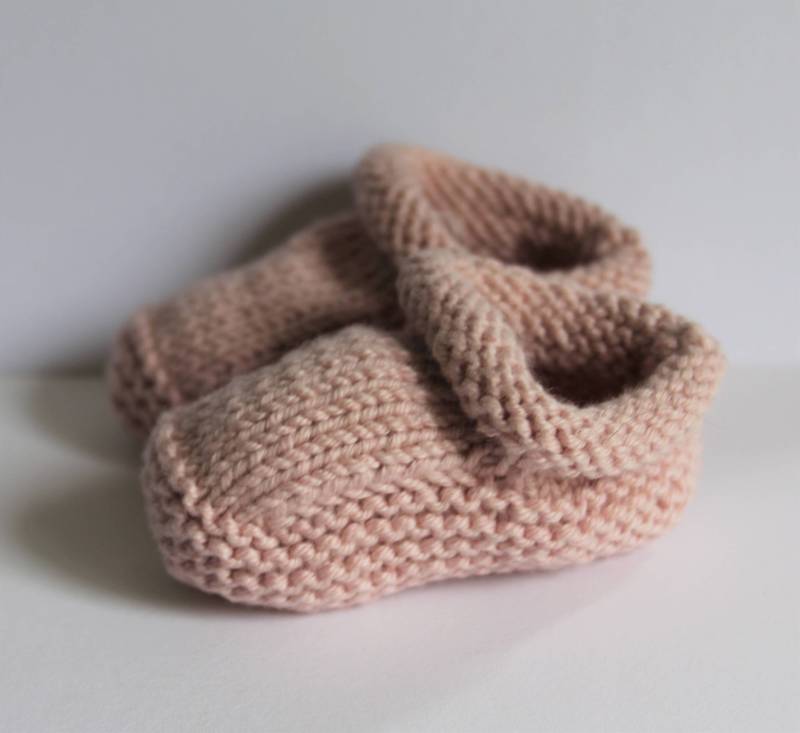 Babybooties Hand Gestrickt in Sanftem Farbton Aus Rosa Baumwolle Und Seide Babygarn von NAttic