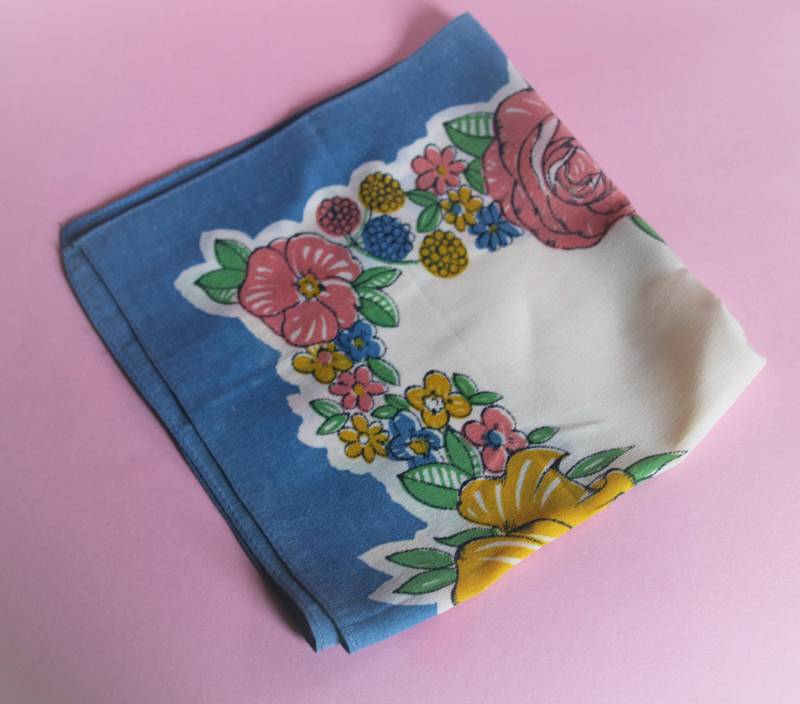 Vintage 1930 Crepe Rayon Gemusterte Taschentuch von NAttic