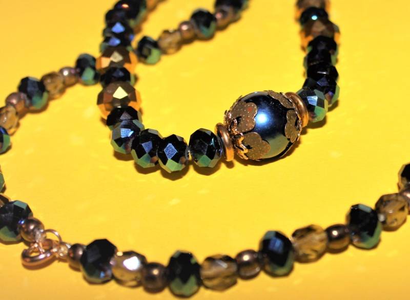 Vintage Aurora Borealis Geschliffene Glasperlen Halskette von NAttic