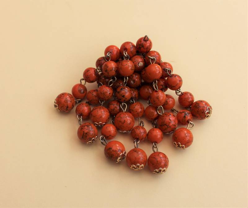 Vintage Orange Melierte Perlenbrosche Messinghalterung von NAttic