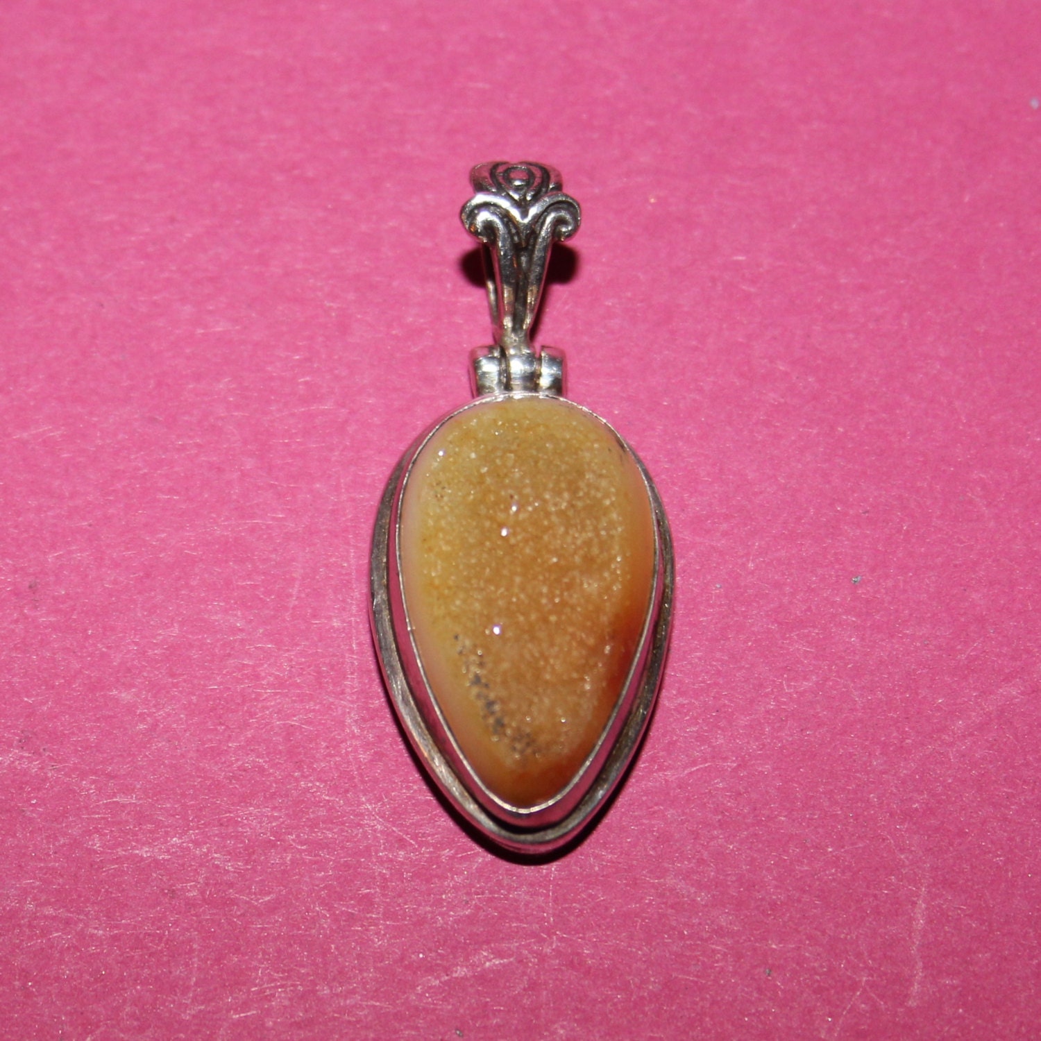 Vintage Sandstein Tropfen Anhänger - Sterling Silber Zwillinge von NAttic