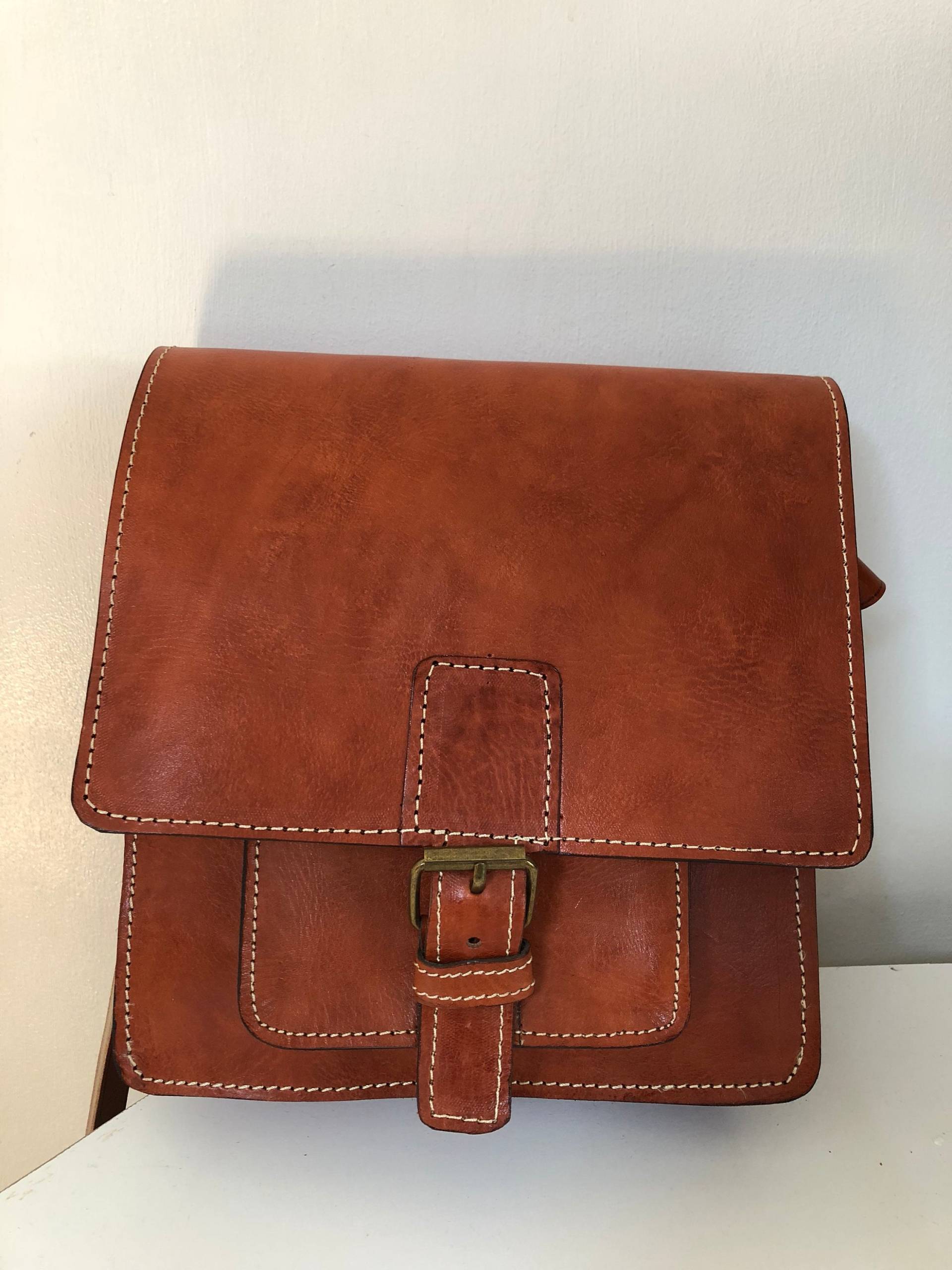 Hellbraune Leder Schultertasche Crossbody Tasche Messenger Bag von NCLEATHERBYNOUR