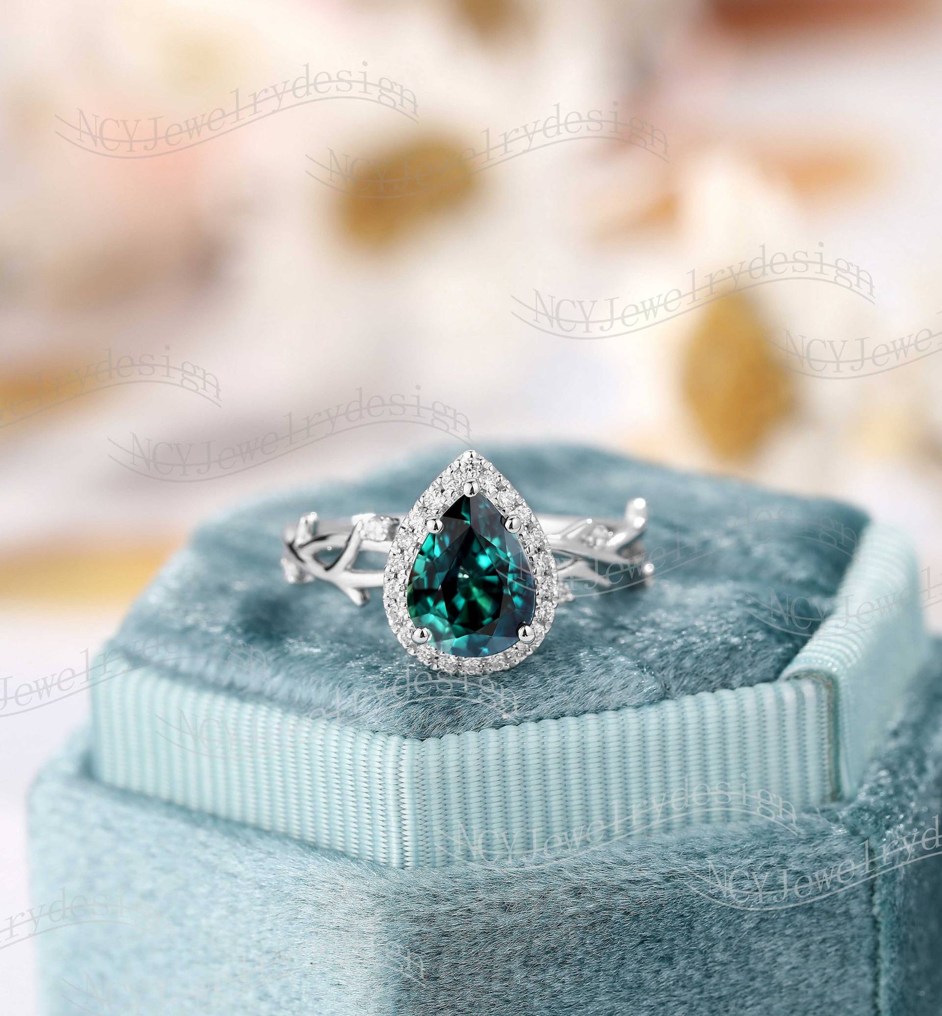 Birnenform Blau Grün Saphir Verlobungsring, Zweig Teal Ring Weißgold, Moissanit Halo Ring, Ast Design von NCYJewelrydesign