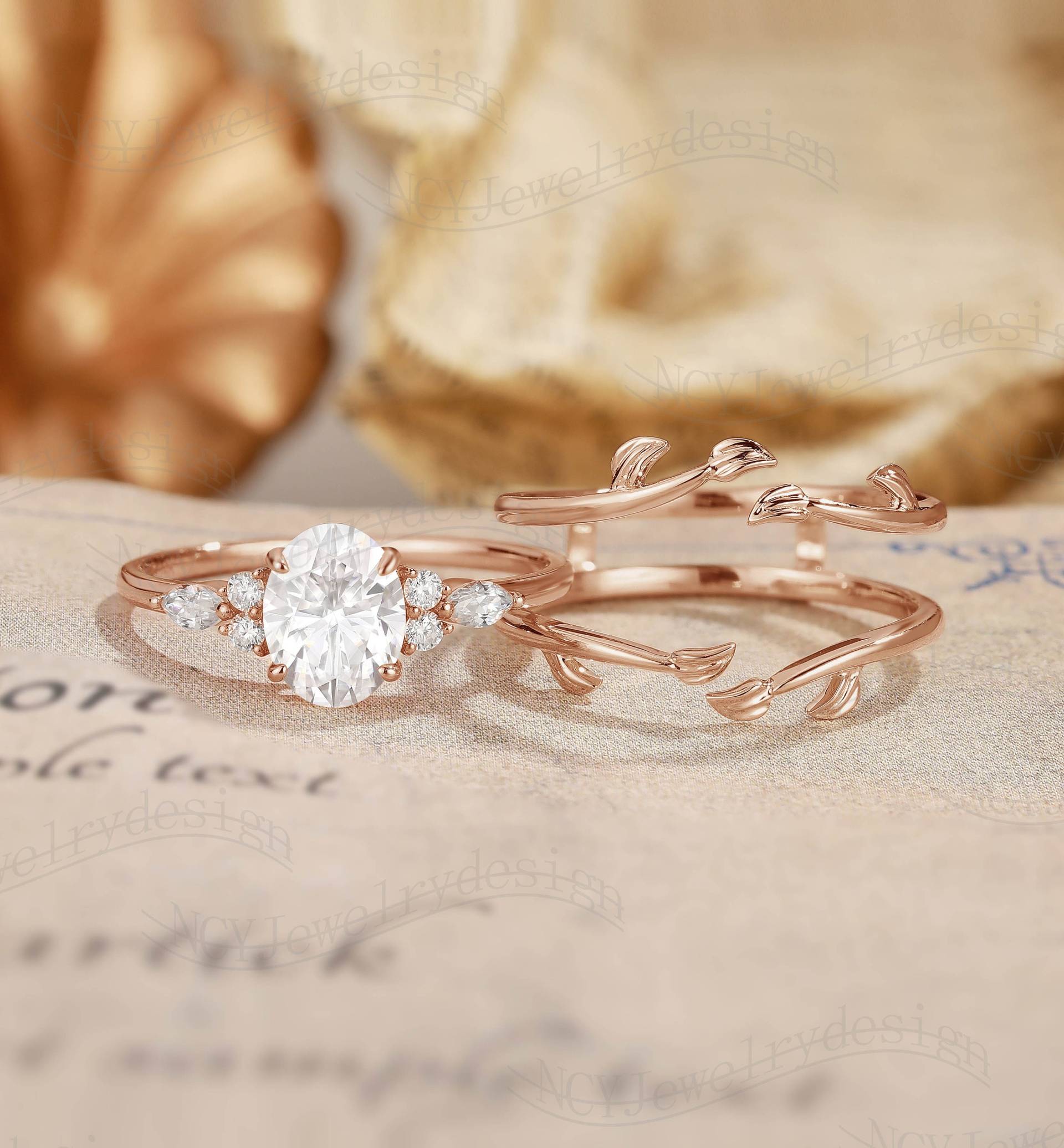 Cluster Moissanit Verlobungsring Set, Ovaler Ring, Olivenblatt Ring Roségold, Ast Für Frauen, Schlichter Band von NCYJewelrydesign