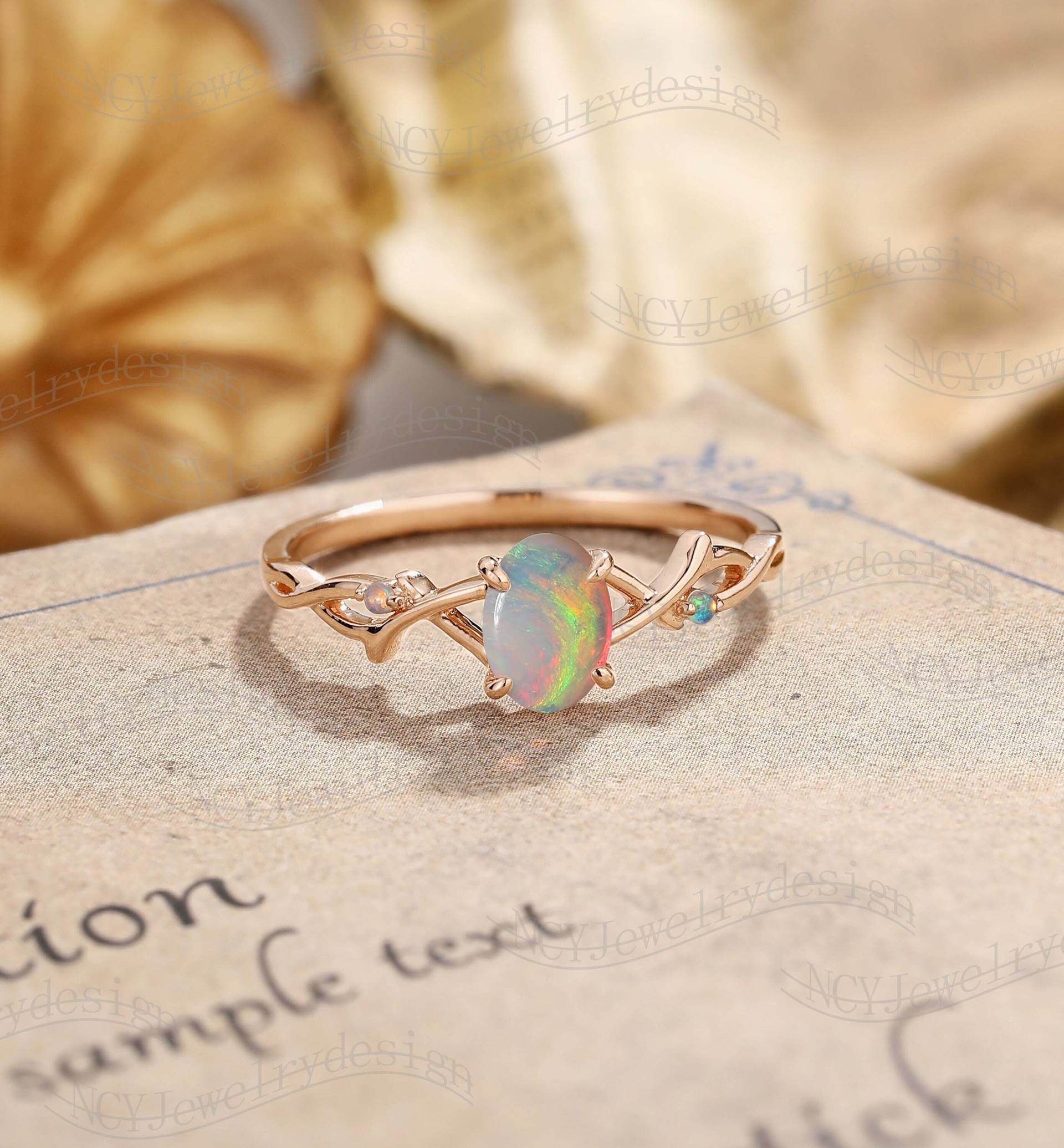 Ovaler Opal Verlobungsring, Vine Ring, Vintage Gedrehter Ring Roségold, Zierlicher Zarter Brautring von NCYJewelrydesign