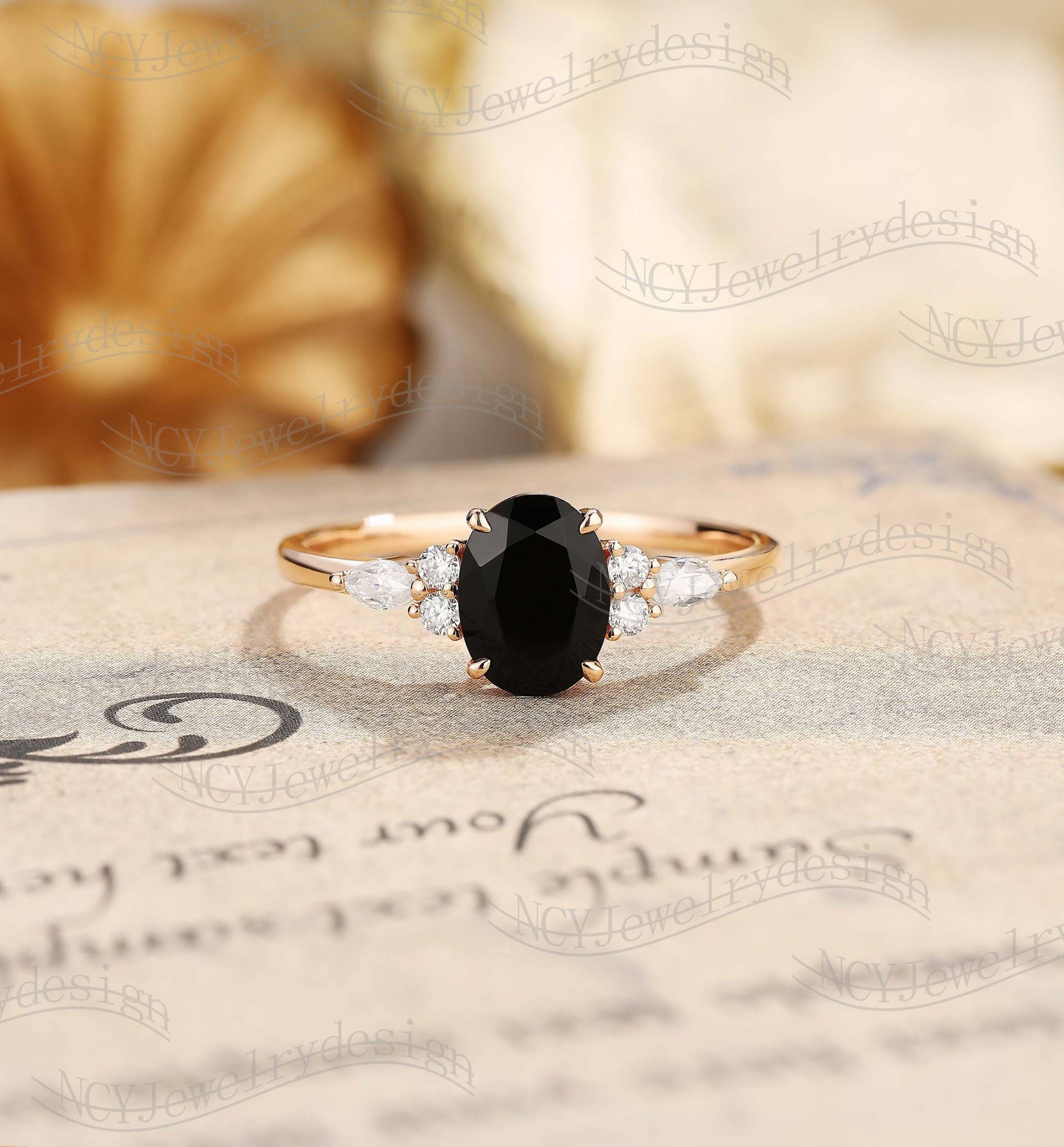 Ovaler Schwarzer Onyx Verlobungsring, Einzigartiger Ring, Roségold Vintage Jubiläumsring von NCYJewelrydesign