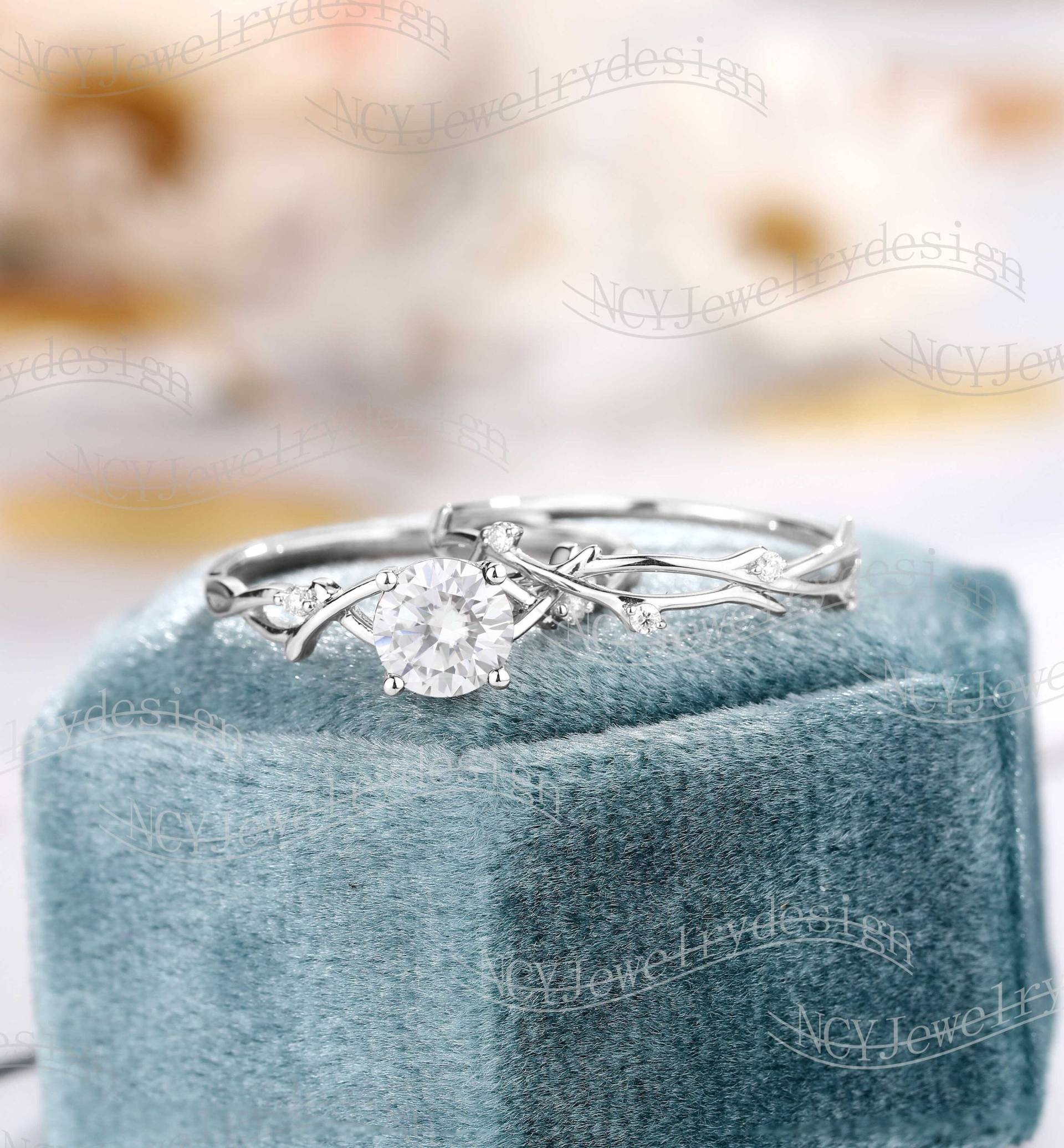 Runder Moissanite Verlobungsring Set, Vintage Ring, Zweig Ring Weißgold, Verdrehter Ast Stapelring von NCYJewelrydesign