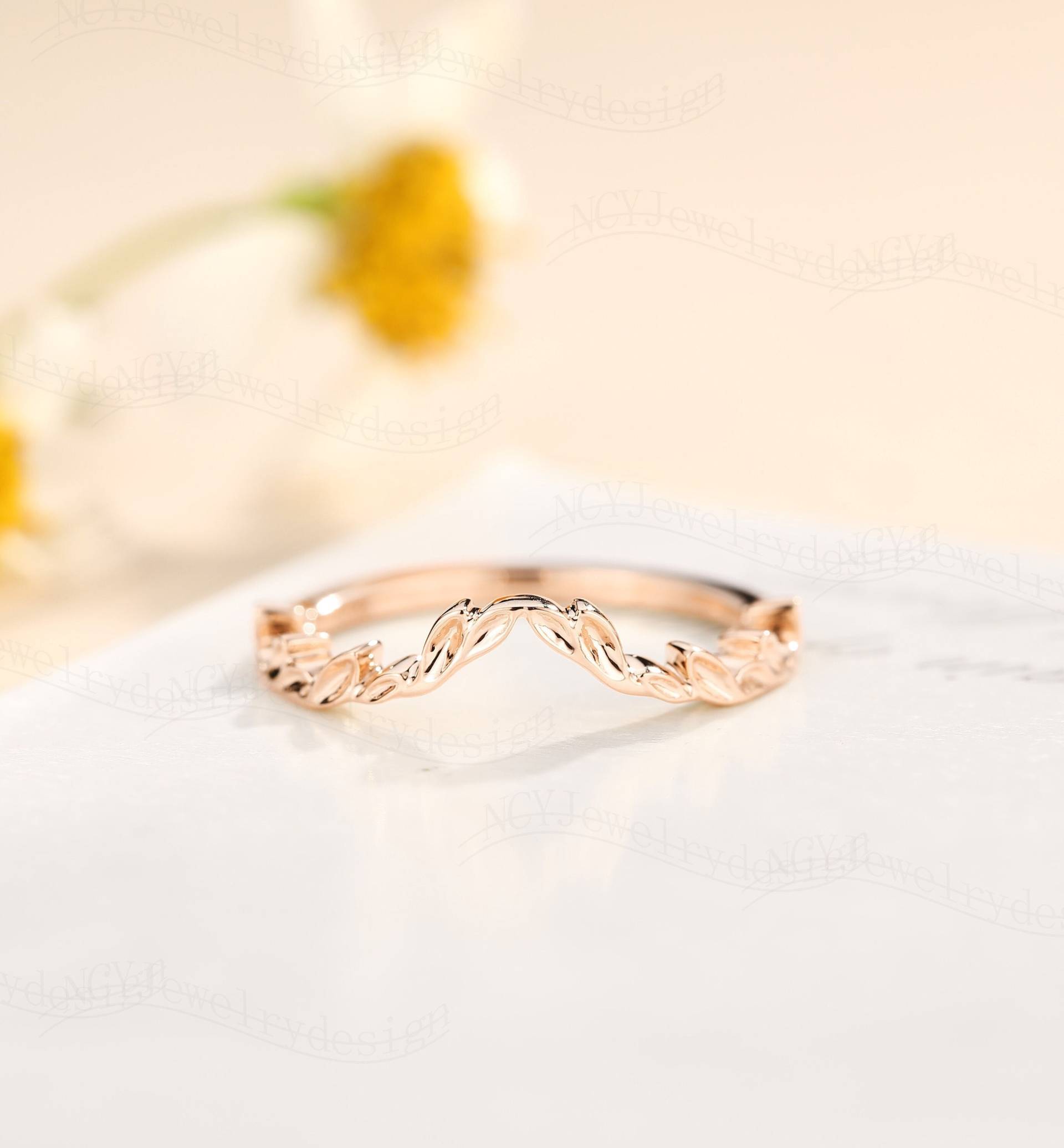 Schlichtes Trauband, Blattband Rosegold, Gewölbte Rankenringe, Stapelbogenring, Schlichtes Ehering, Zierliche Bandringe von NCYJewelrydesign