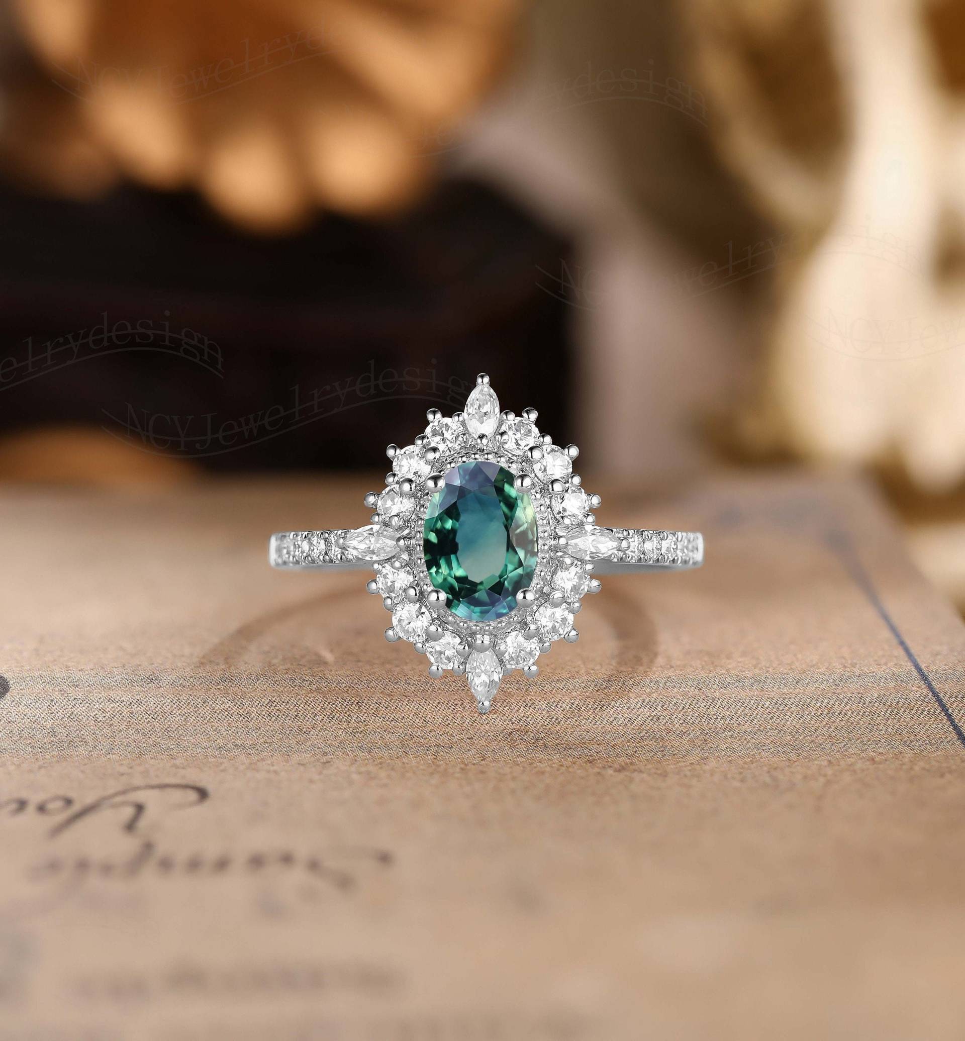 Vintage Blau Grüner Saphir Verlobungsring, Ovaler Teal Ring, Halo Moissanit Ring Weißgold, Marquise Diamant Versprechensring von NCYJewelrydesign